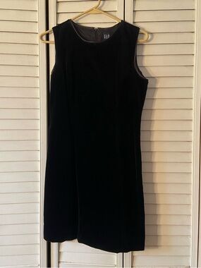 GAP Velvet Black Sleeveless Mini Sheath Dress